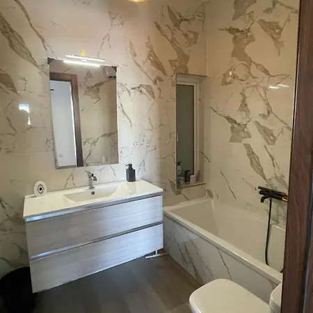 Airport Bedroom With Bathroom Self Check In And Self Check Out Air-condition Included Pansiyon