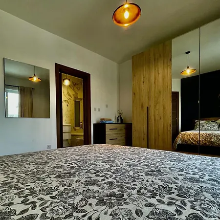 Privatunterkunft Airport Bedroom With Bathroom, Balcony, Aircondition, Self Checkin, 24 Check-in After 3pm *