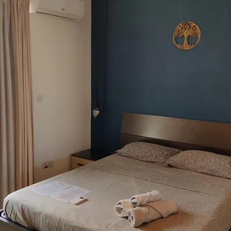 Airport Bedroom With Bathroom Self Check In And Self Check Out Air-condition Included * Mqabba