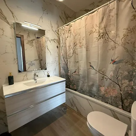 Airport Bedroom With Bathroom, Balcony, Aircondition, Self Checkin, 24 Check-in After 3pm * Mqabba