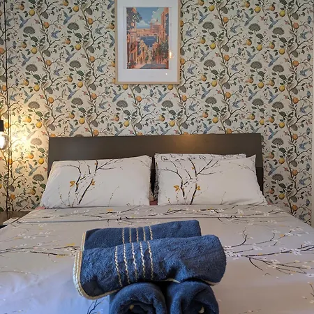 Séjour chez l'habitant Airport Bedroom With Bathroom, Balcony, Aircondition, Self Checkin, 24 Check-in After 3pm Mqabba