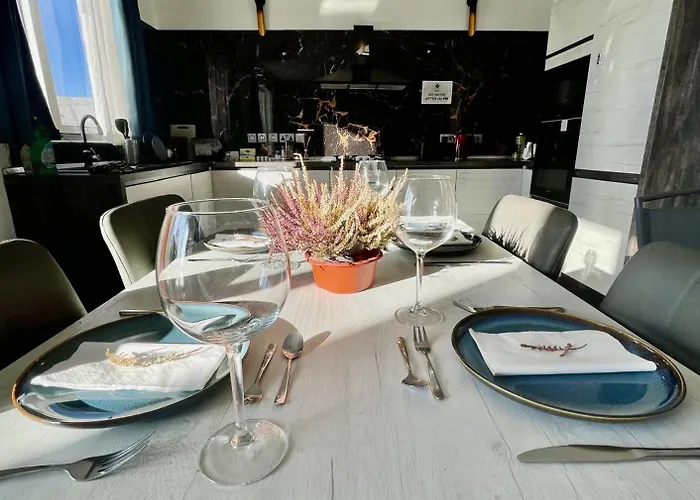 Pansiyon Airport Bedroom With Bathroom, Balcony, Aircondition, Self Checkin, 24 Check-in After 3pm *