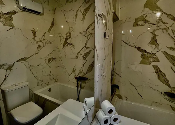 Pansiyon Airport Bedroom With Bathroom, Balcony, Aircondition, Self Checkin, 24 Check-in After 3pm Mqabba