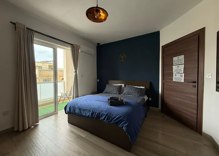 Pansiyon Airport Bedroom With Bathroom, Balcony, Aircondition, Self Checkin, 24 Check-in After 3pm *