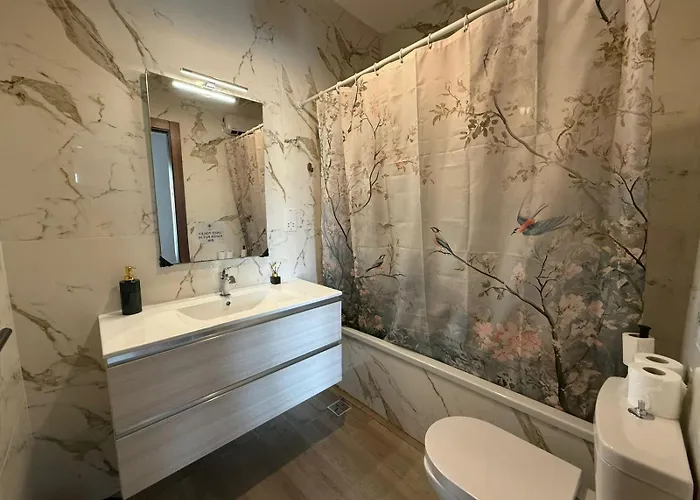 Airport Bedroom With Bathroom, Balcony, Aircondition, Self Checkin, 24 Check-in After 3pm * Mqabba